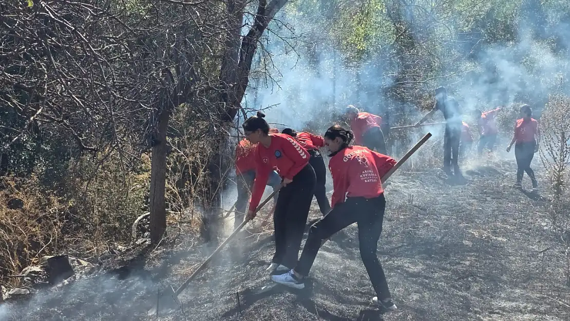 Kayseri itfaiyesi'nden Gemerek'teki yangına hızlı müdahale