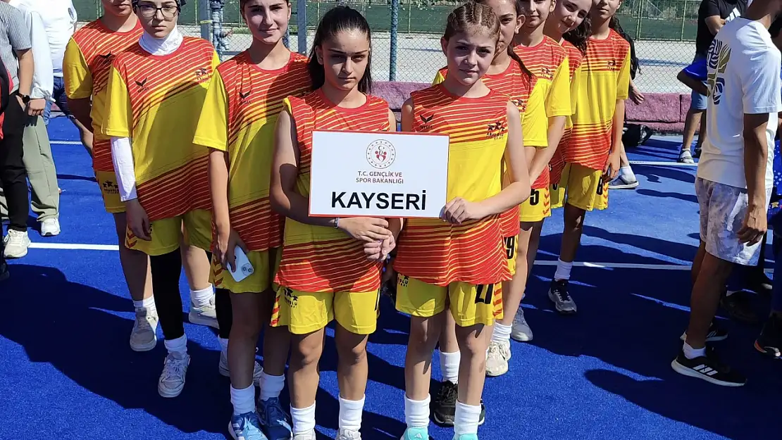 Kayseri Kız Hokey takımı Türkiye finallerinde galip
