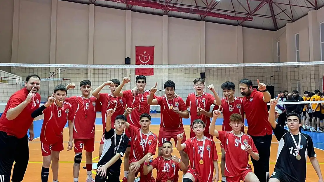 Kayseri Küçük Erkekler Voleybol'da 2 takımla Türkiye Finallerinde