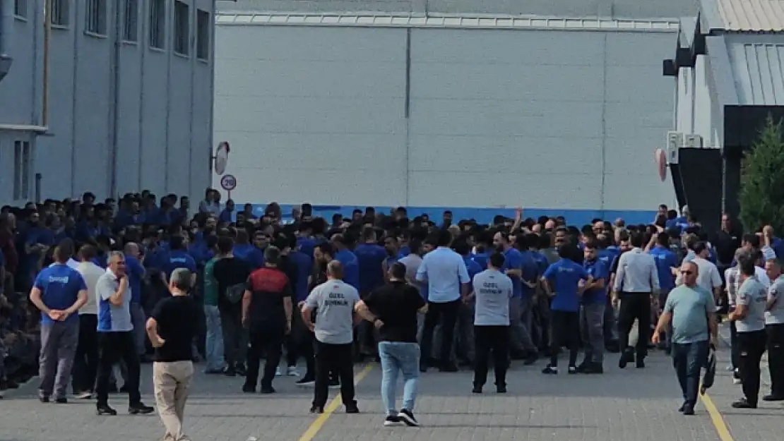 Kayseri OSB'de yatak fabrikasında işçiler fabrika önünde bekletiliyor: DİSK görüşmesi engellendi
