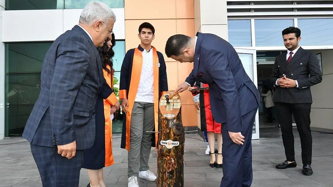 Kayseri OSB Teknik Koleji mezuniyet töreni düzenlendi