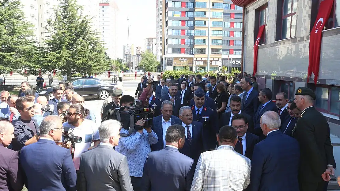 Kayseri protokolü Emniyet Müdürlüğü'nü de ziyaret etti.