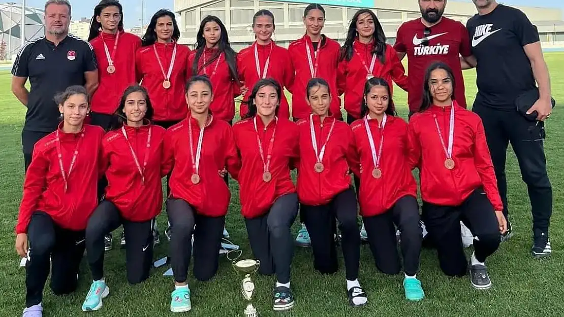 Kayseri Spor Lisesi atletizmde Türkiye 2'ncisi oldu