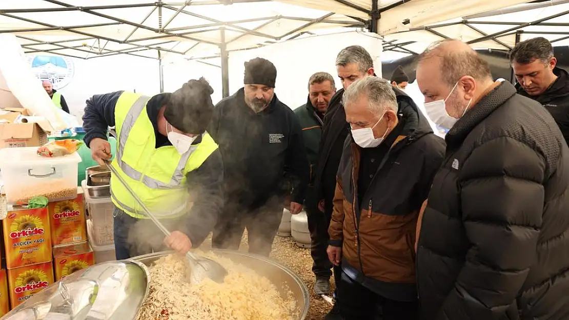 KAYSERİ VE KAHRAMANMARAŞ'TA İFTAR SOFRALARI BÜYÜKŞEHİR'DEN