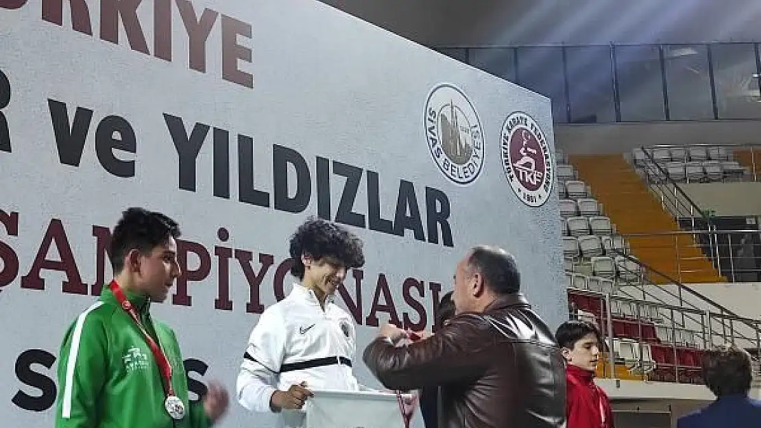 Kayseri'yi temsil eden gençlerimiz madalyayla döndüler