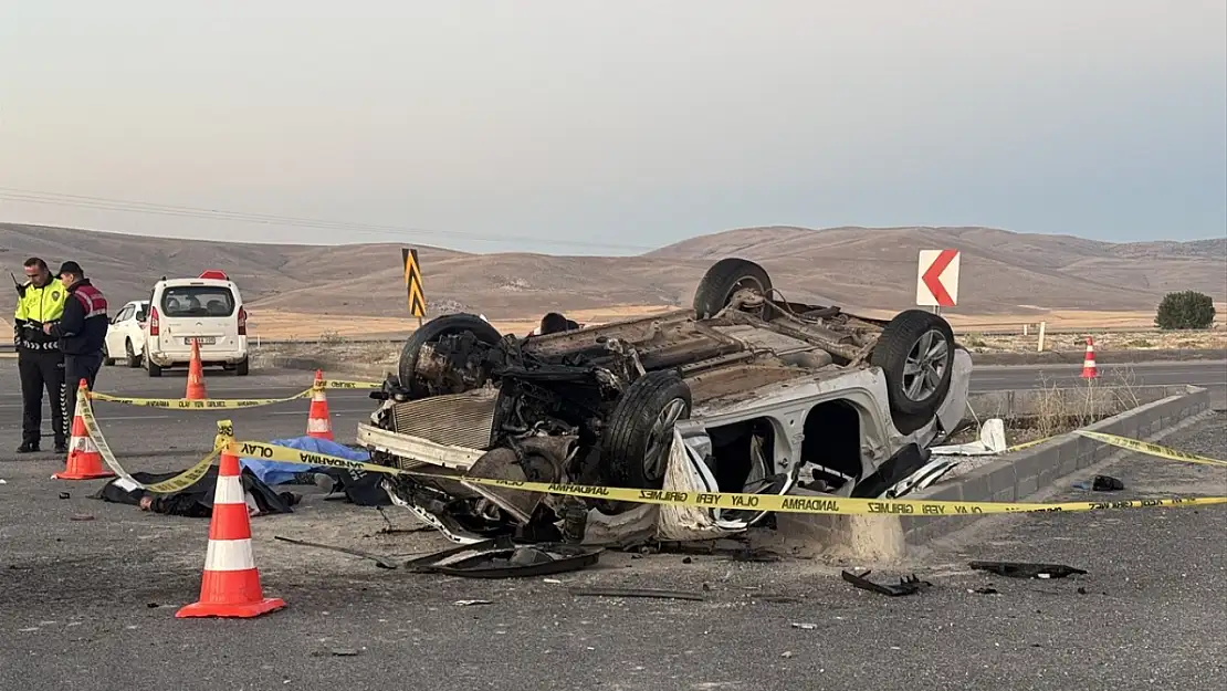 Kayseri yolunda kaza: Araç devrildi, 4 kişi yaralandı