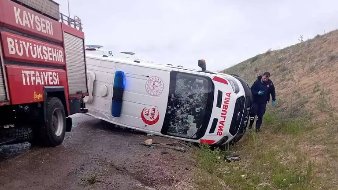 Kayseri'de kaza ihbarına giden ambulans kaza yaptı! 3 yaralı