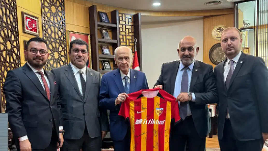 Kayserispor Başkanı Ali Çamlı ve yönetim kurulu üyelerinden MHP lideri Devlet Bahçeli'ye ziyaret