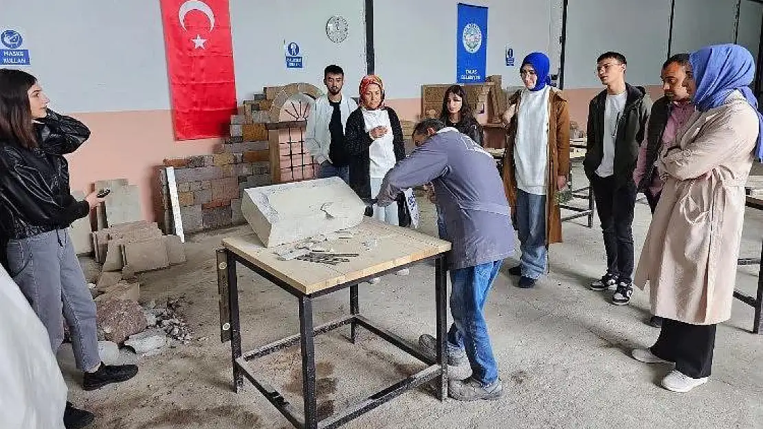 KAYÜ öğrencileri TAREM'de pratik yapıyor