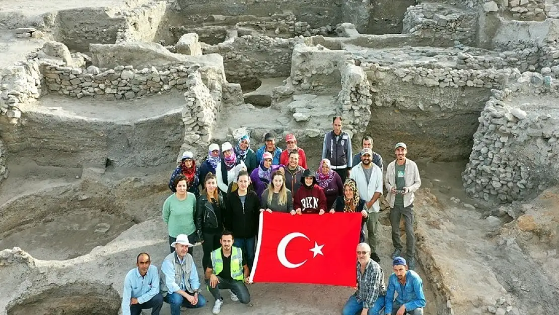 Kültepe,  kazılarında bulunan eseri Cumhuriyet Bayramı'na hediye etti