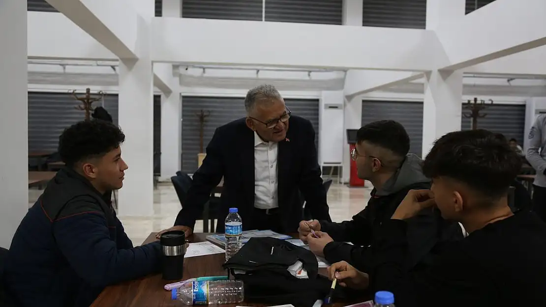 KÜTÜPHANE DE BİR GÜN