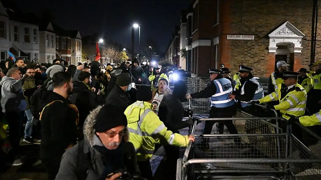 Londra'da PKK Yandaşları ile Polis Çatıştı