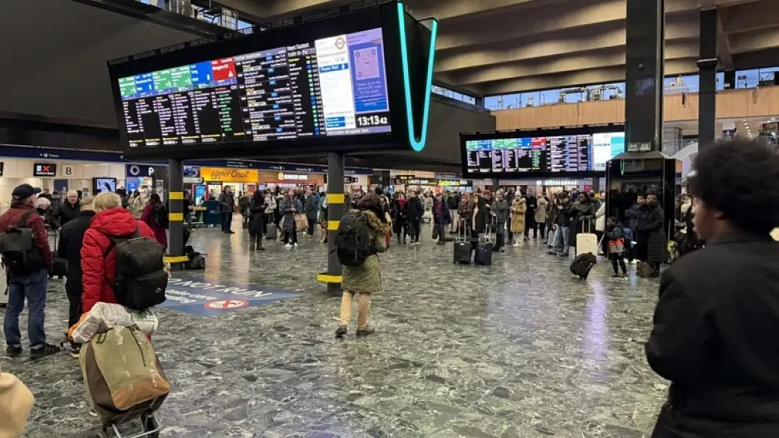 Londra'da Şüpheli Paket Alarmı Euston Tahliye Edildi