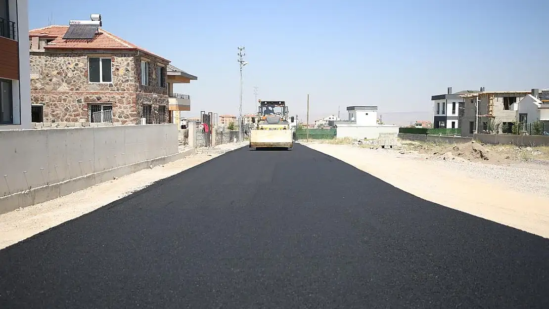 MELİKGAZİ BELEDİYESİ, 9 SOKAKTA ASFALT ÇALIŞMASI YAPIYOR