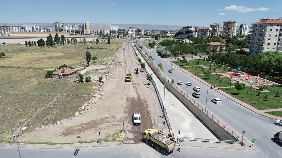 MELİKGAZİ'DE  YOL ÇALIŞMALARI DEVAM EDİYOR