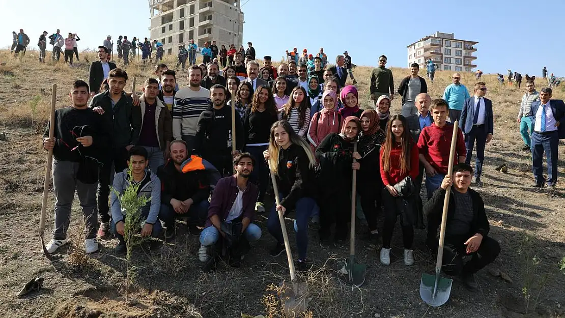 Melikgazi'nin 32 Mahallesinde 12.800 Fidan Dikimi