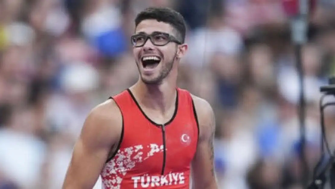 Milli sırıkla atlamacı Ersu Şaşma, Fransa'da şampiyon oldu!