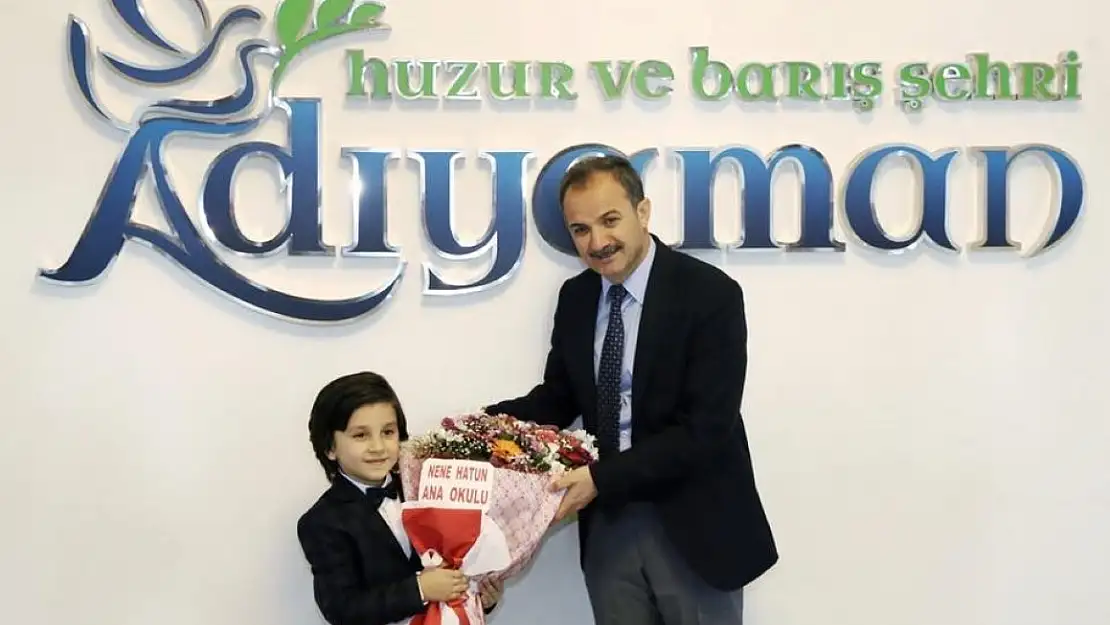 Minik Başkan Koltuğa Oturup, Talimatlarını Verdi