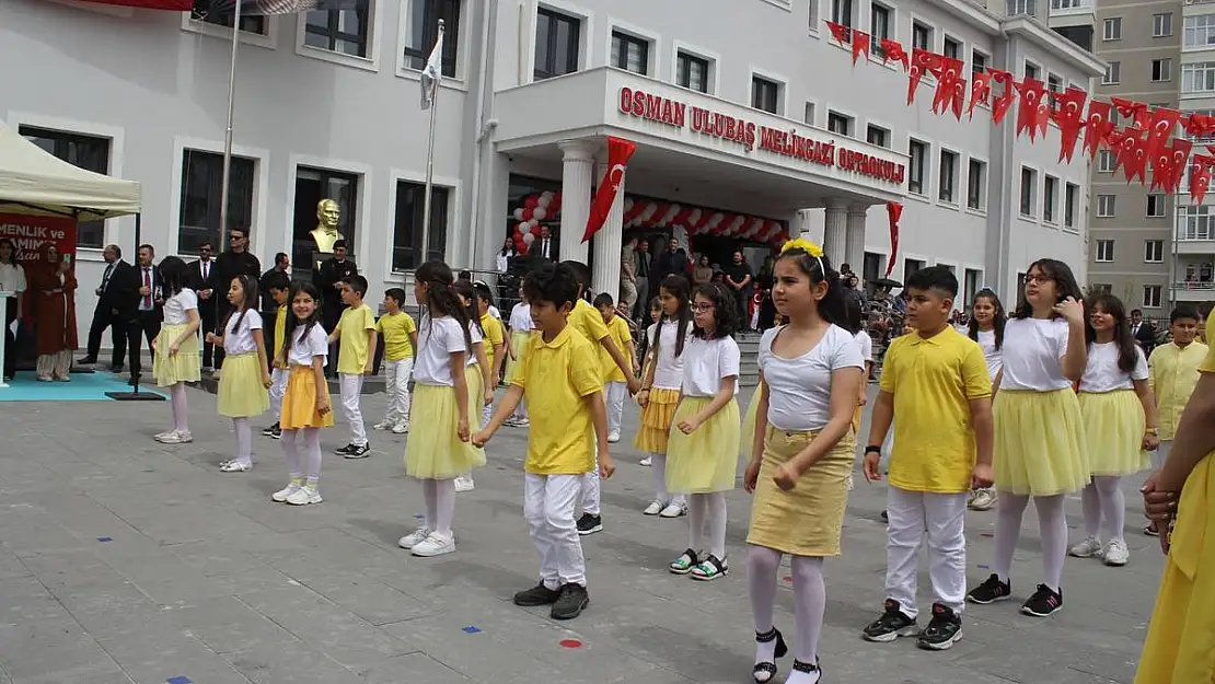 Müdür Karaköse'den çocuklara konuşma