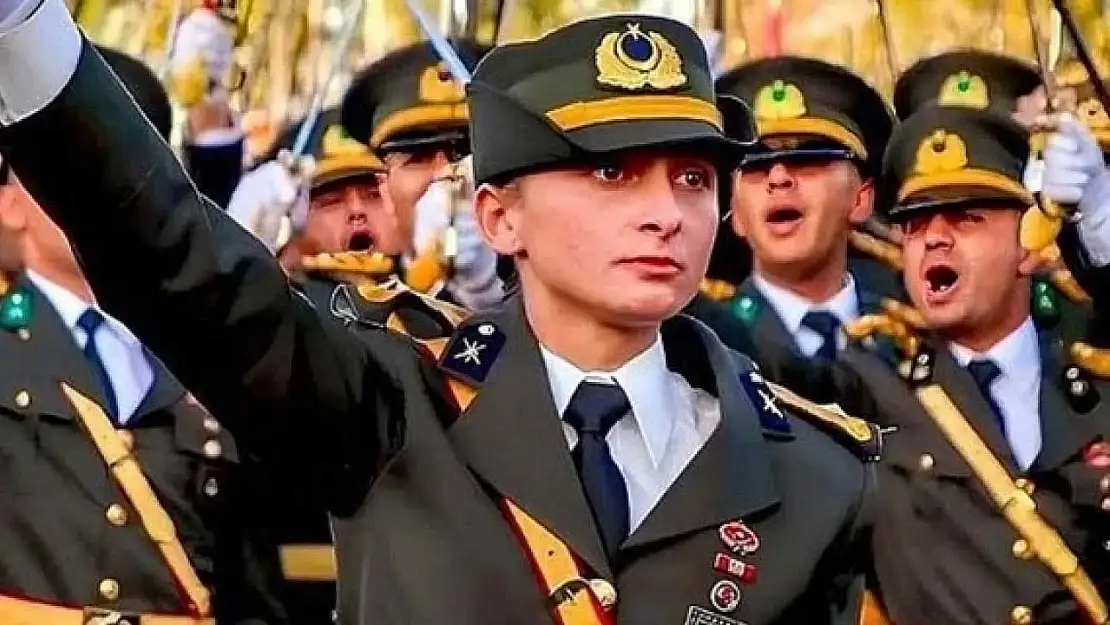 'Mustafa Kemal'in Askerleriyiz' diyen teğmene geri dönüş engeli