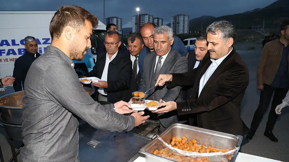 'ÖĞRENCİLERİMİZE, AİLE ŞEFKATİMİZİ GÖSTERMEYE ÇALIŞTIK'