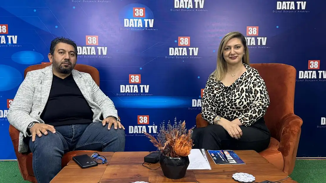 ÖZBEK,YENİ ŞİİRLERİNİ 38 DATA TV'DE SESLENDİRDİ