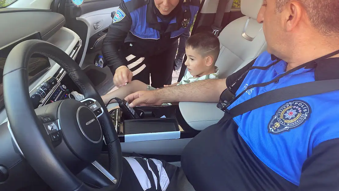 Polis Aracı Sürprizi Gülümsetti
