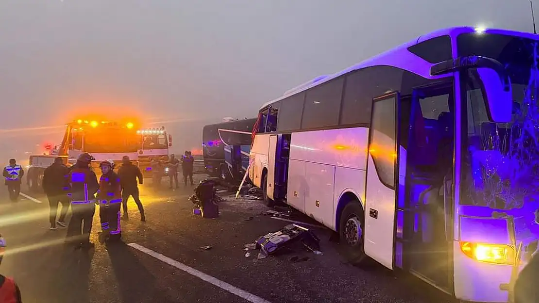 Sakarya da zincirleme kaza  10 ölü