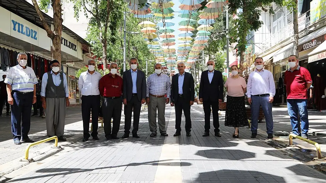 Şemsiye sokağı