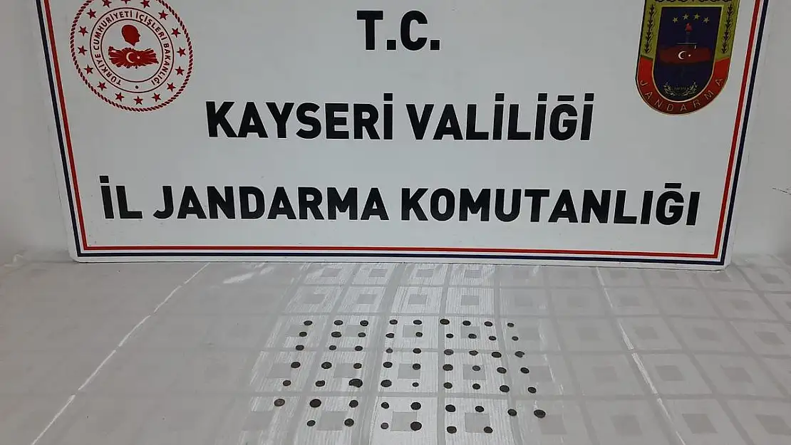 Sikkeleri piyasa sürmeden yakalandı