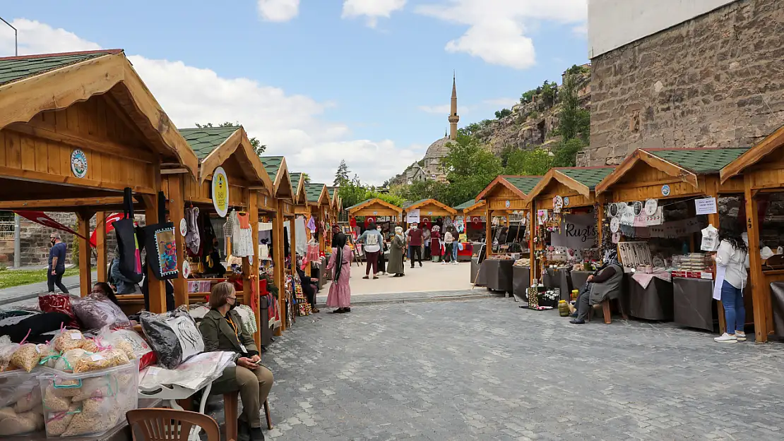 Talas'ta bu pazar ayın ilk 'maharetli eller'i