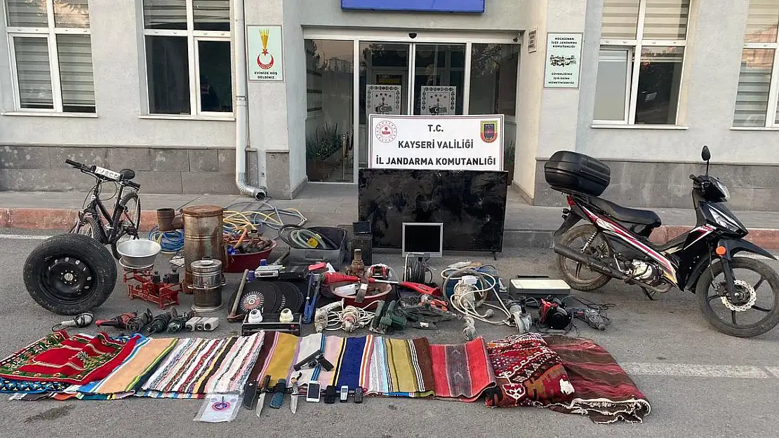 TERAZİ İLE SECCADEYİ DE ÇALMIŞLAR
