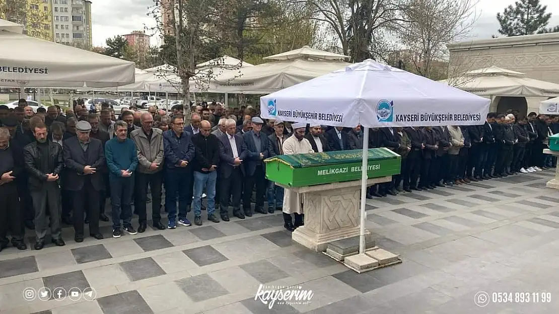 Tramvayın altında can verdi