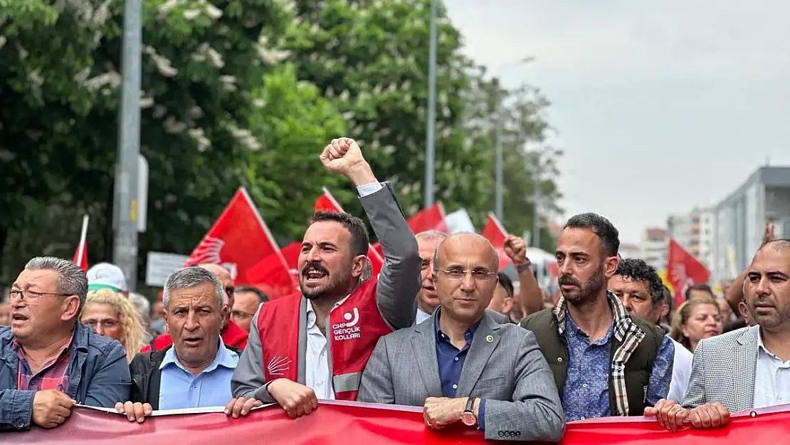 Ünalmış'tan Özsoy'a cevap: 'İki yüzlü deyince akla AK Parti gelir'