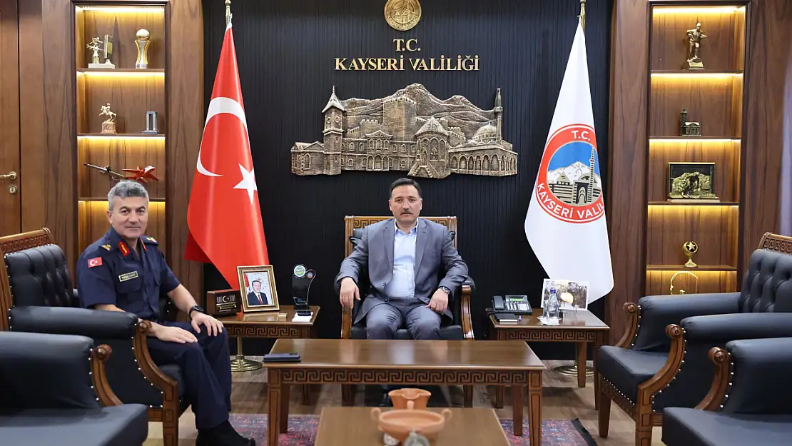 Vali Çiçek, jandarma komutanı Yeşilyurt'u kabul etti