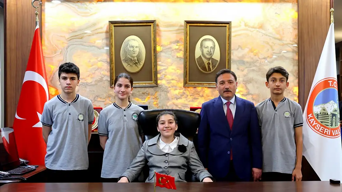 Vali Gökmen Çiçek, 23 Nisan'da koltuğunu Zeynep Erdoğan'a devretti