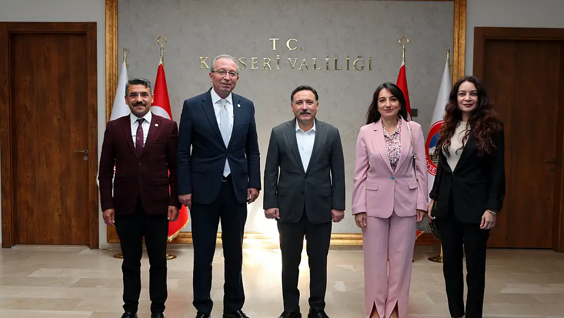 Vali Gökmen Çiçek, Baro Başkanı Özsoy'u makamında kabul etti