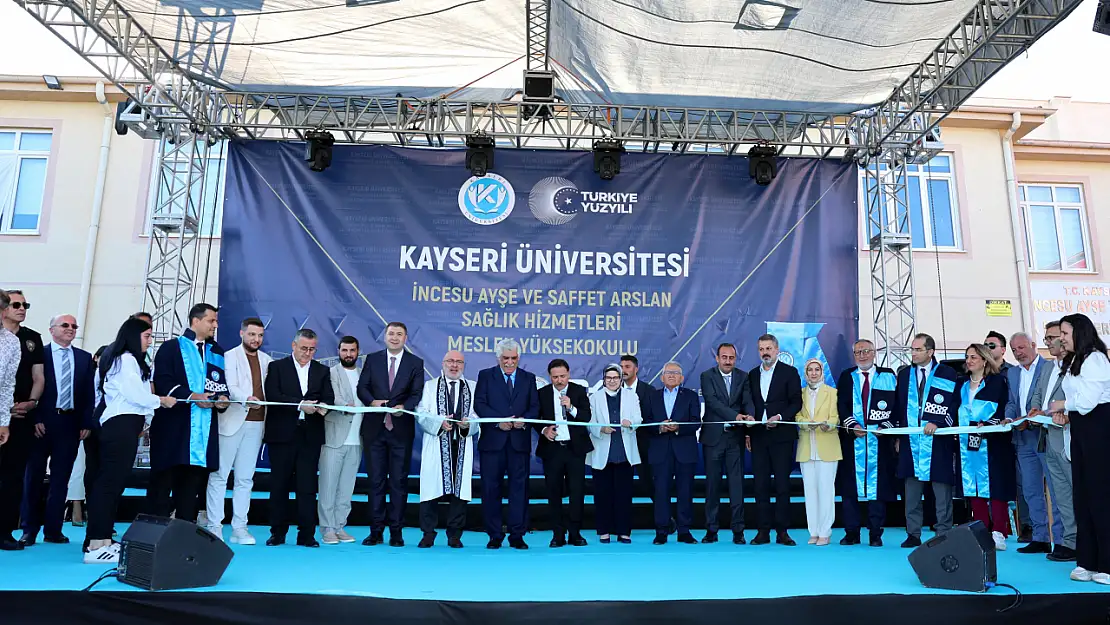 Vali Gökmen Çiçek, geleceğin sağlıkçılarına şahitlik etti