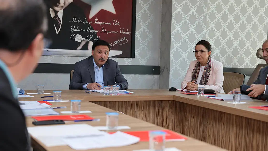 Vali Gökmen Çiçek'ten aile ve sosyal hizmetler il müdürlüğüne ziyaret