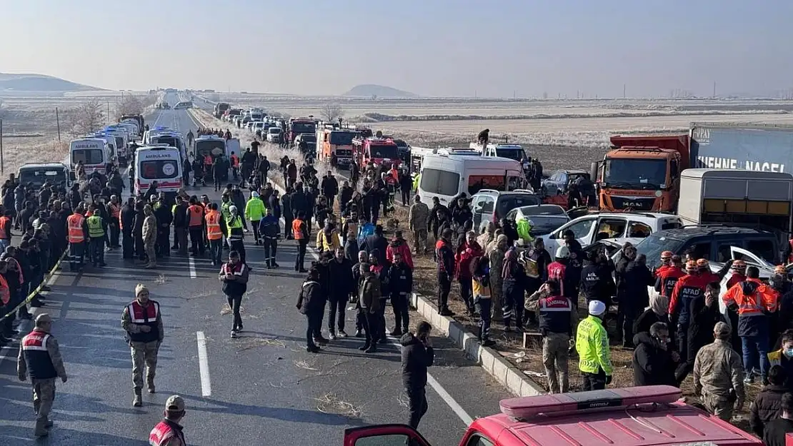 Van'da Zincirleme Kaza 15 Yaralı 3 ölü