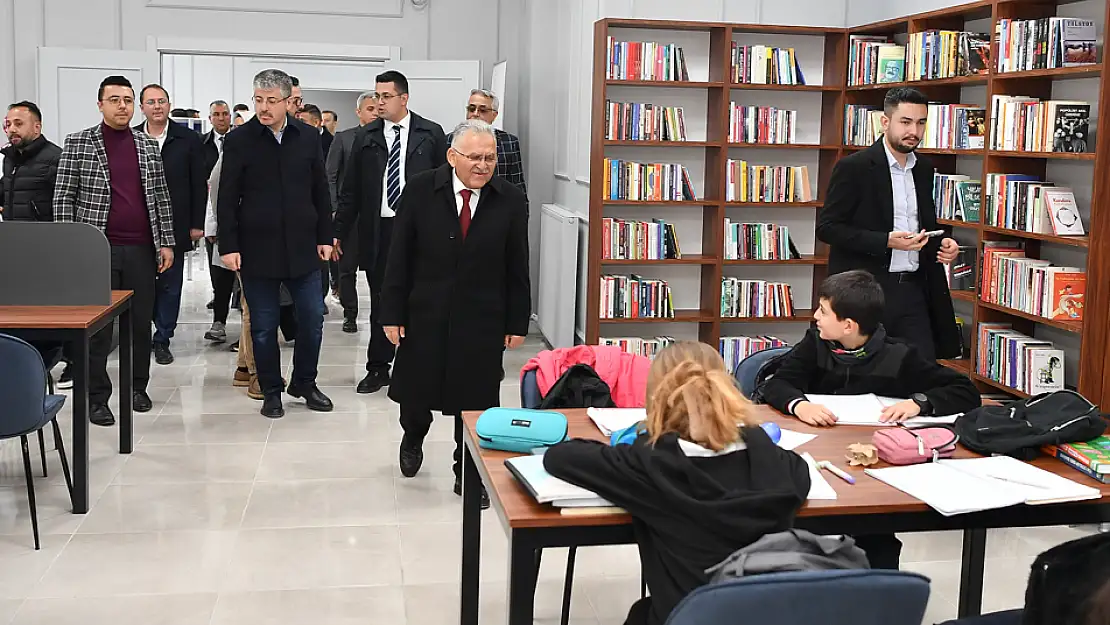Yakut Mahallesi üst geçit köprüsü