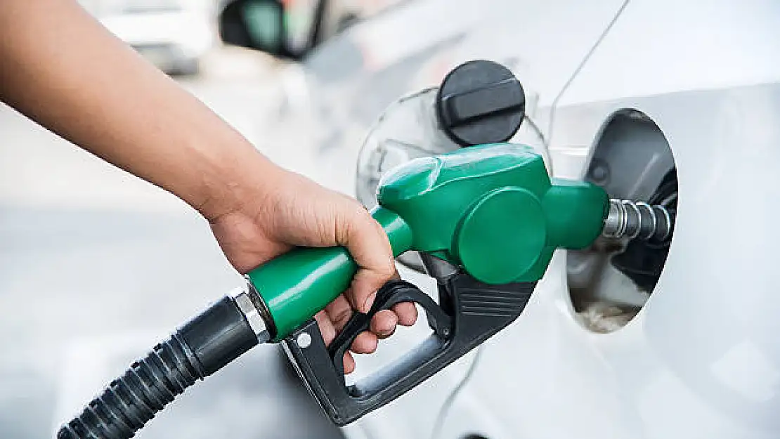 Yarın benzine 66 kuruş zam