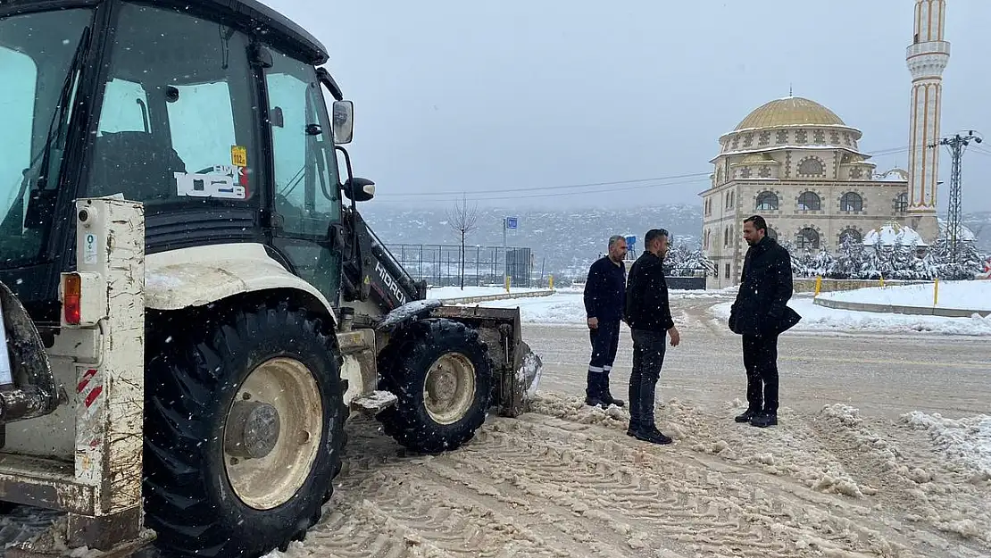 YAYLADAĞI BELEDİYESİ KAR MESAİSİNDE