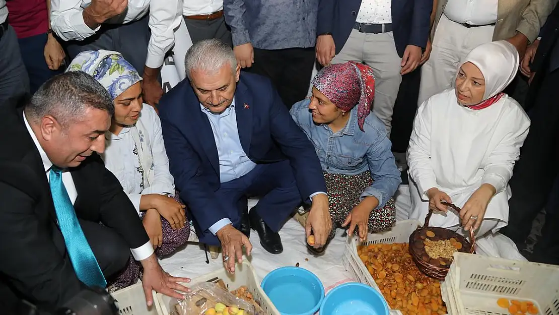 YILDIRIM,  ÇINAR PARK'TA GENÇLERLE BİR ARAYA GELDİ