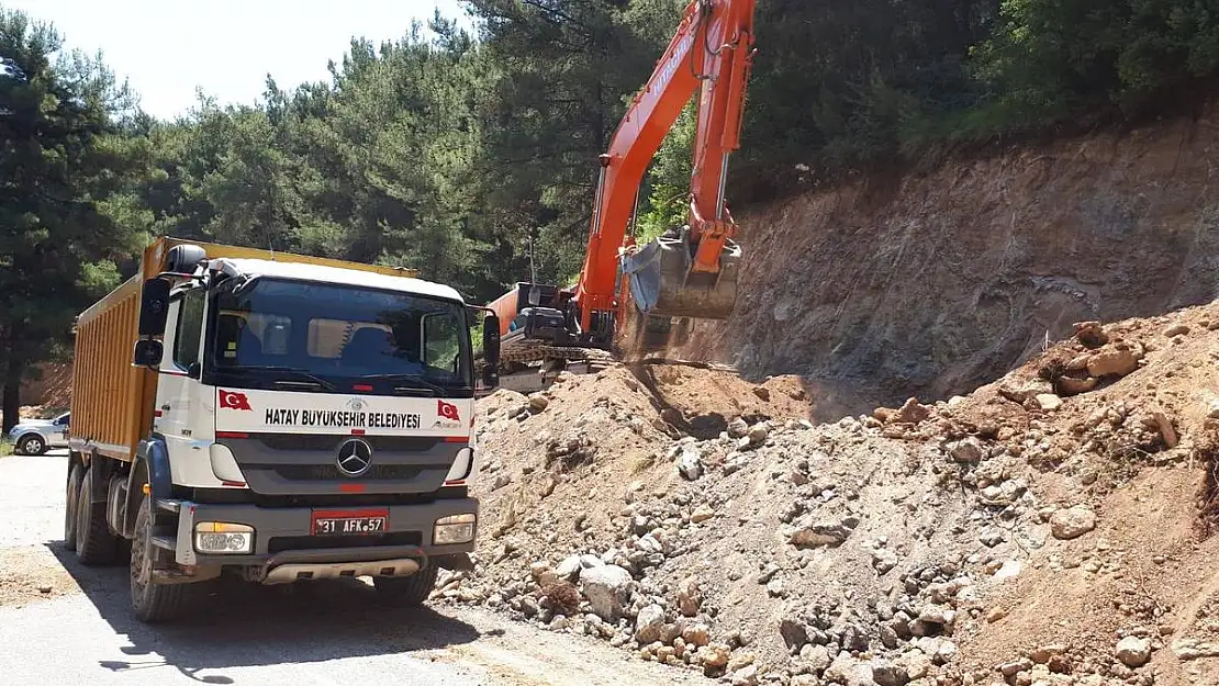 YOL GENİŞLETME ÇALIŞMALARIYLA ULAŞIM DAHA RAHAT