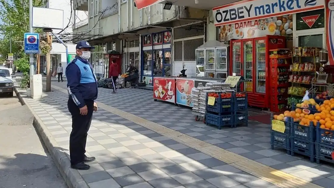 Zabıta Ekipleri, Kaldırımı İşgal Eden Esnafı Uyardı