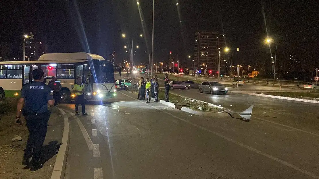 Zihinsel engelli genç kaçırdığı otobüsle kaza yaptı