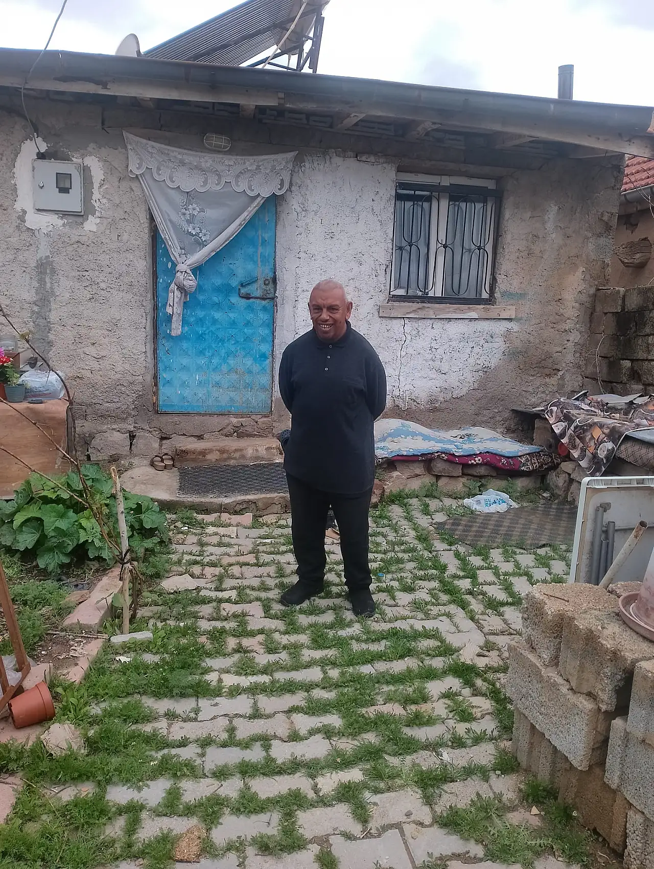 Deprem sonrası evi yıkıldı, yardım bekliyor