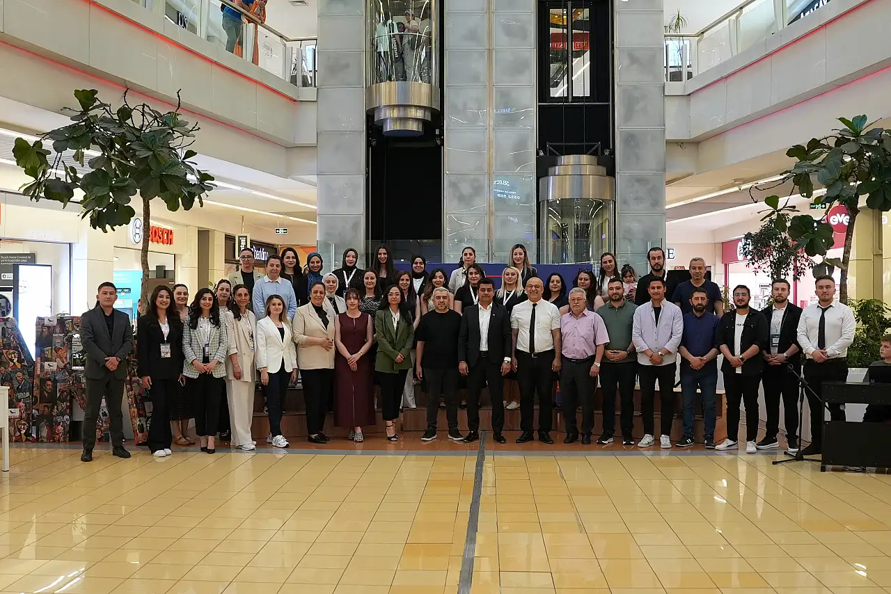 Sınav Koleji Öğrencilerinden AVM'de Bilim ve Sanat Şöleni