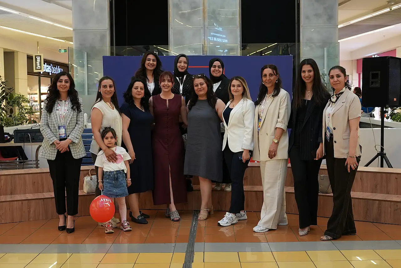 Sınav Koleji Öğrencilerinden AVM'de Bilim ve Sanat Şöleni